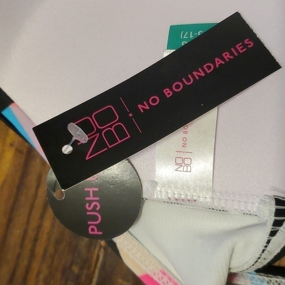 No Boundaries Graphic Print Pushup Bikini Top Sz 15-17 Juniors NWT - Picture 6 of 7